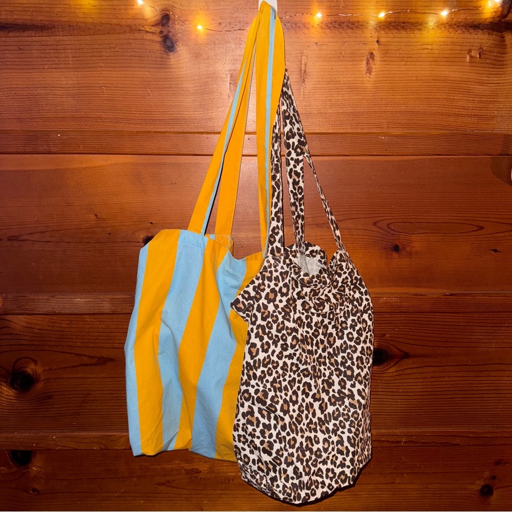 2 Tote Bags